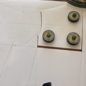 背中を1センチ切り開きました