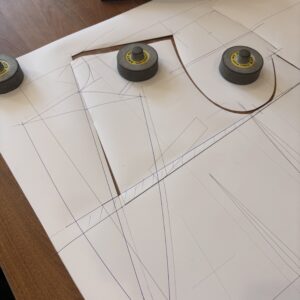 修正した型紙にラペル等を書き直します